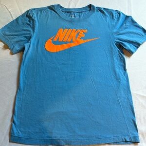 Men’s Nike t-shirt